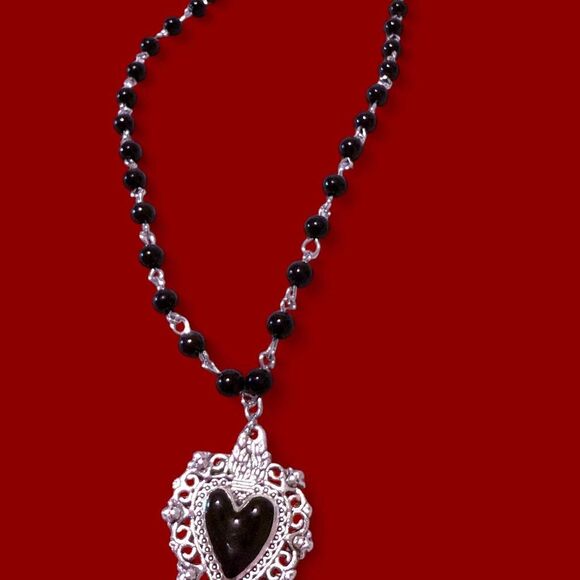 Black Heart Necklace 'Witches Heart' with black beads - Picture 3 of 3